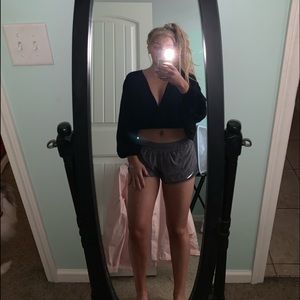 ⭐️black long sleeve crop top⭐️